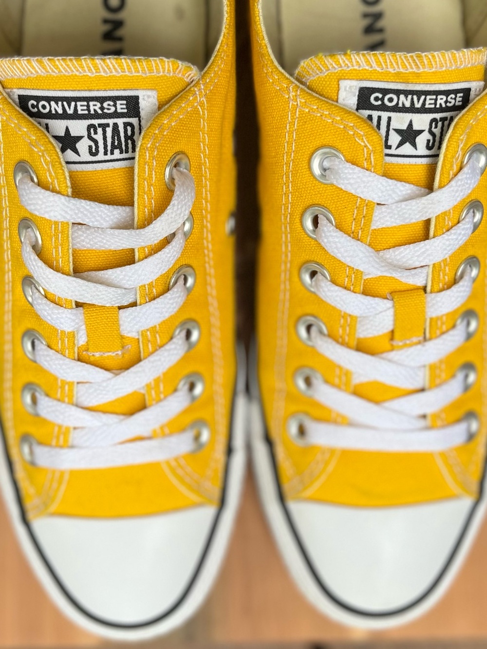 Converse Chuck Taylor All Star Low Top in Lemon Chrome /Golden Women’s Size 7 - Picture 7 of 7